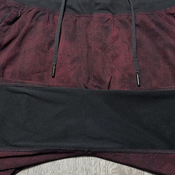 Lululemon T.H.E Burgundy And Black Unlined Shorts  Mens Medium 10” Inseam - Picture 4 of 10